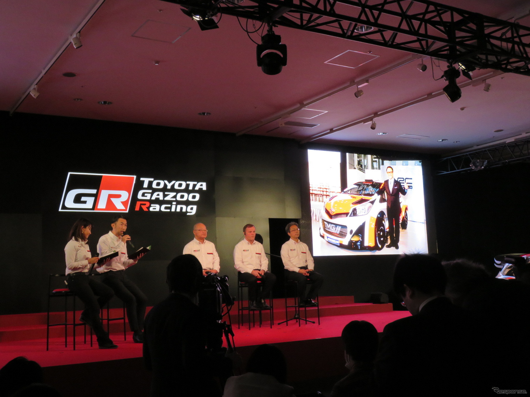 WRC参戦計画の進捗についてのトークセッション（写真中央＝右から2人目はマキネン氏。右のスクリーン内は昨年の発表会での豊田社長）。