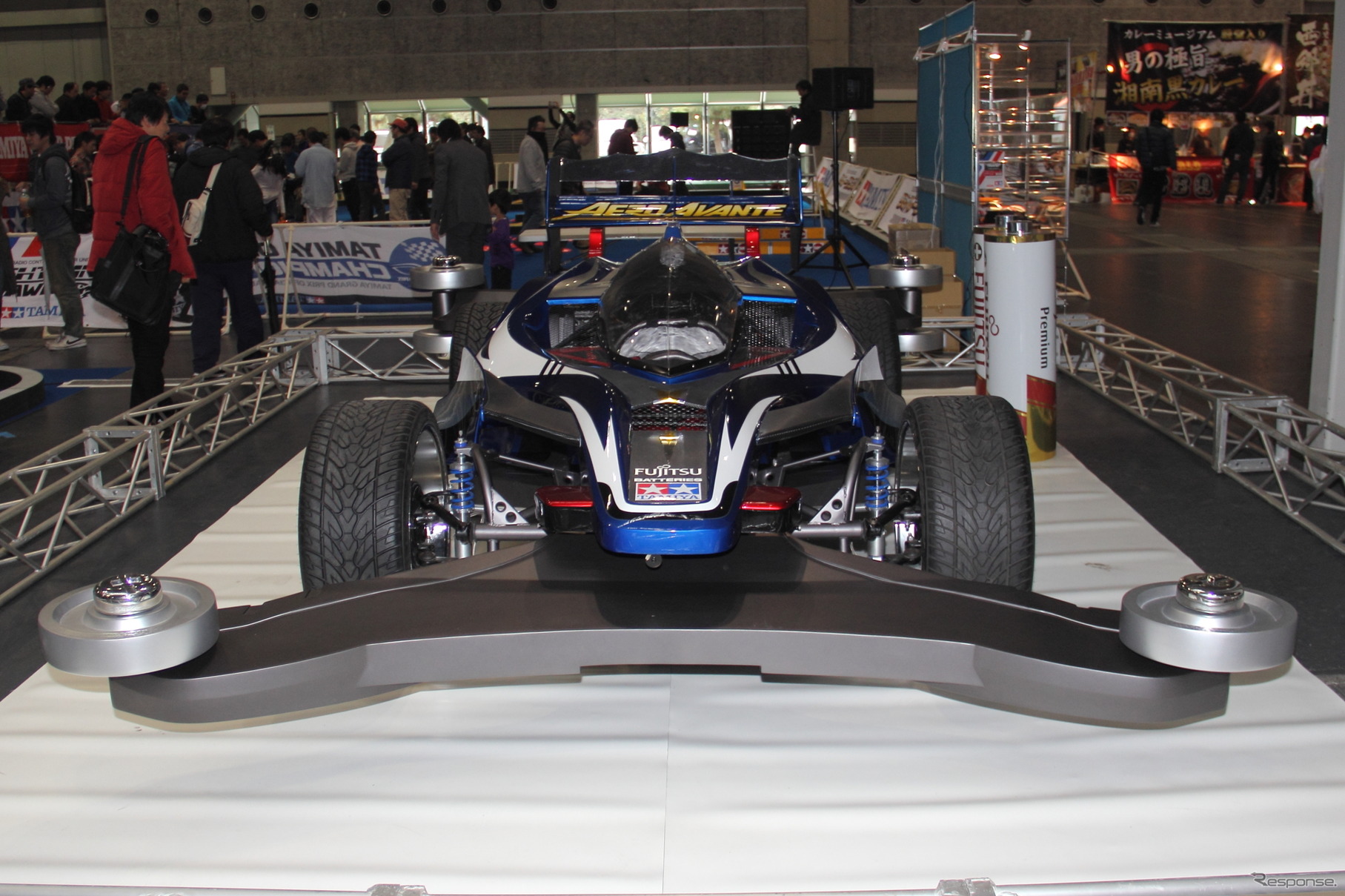 実車化されたミニ四駆「エアロ アバンテ」が大阪オートメッセで展示