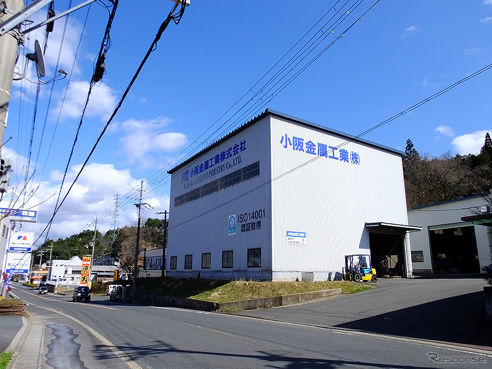 量産型「トミーカイラZZ」の溶接・組立が行われる小阪金属工業（京都府舞鶴市）は300平米の専用工場を新設した