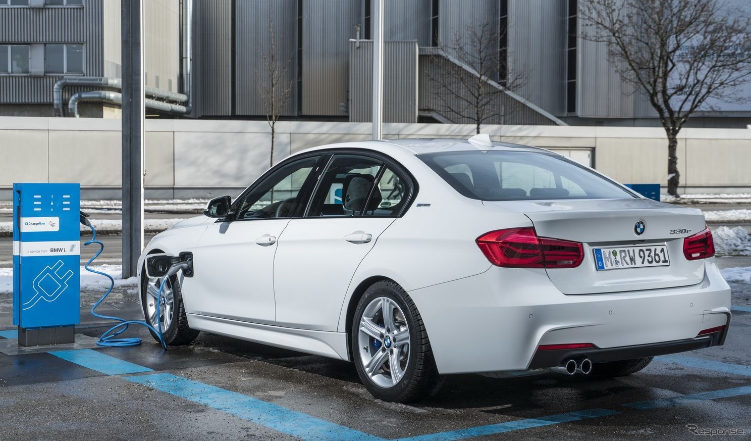 BMW 330e iパフォーマンス