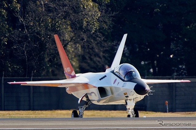 機体規模は小さく、サイズ的には自衛隊のジェット練習機「T-4」と似通っている。