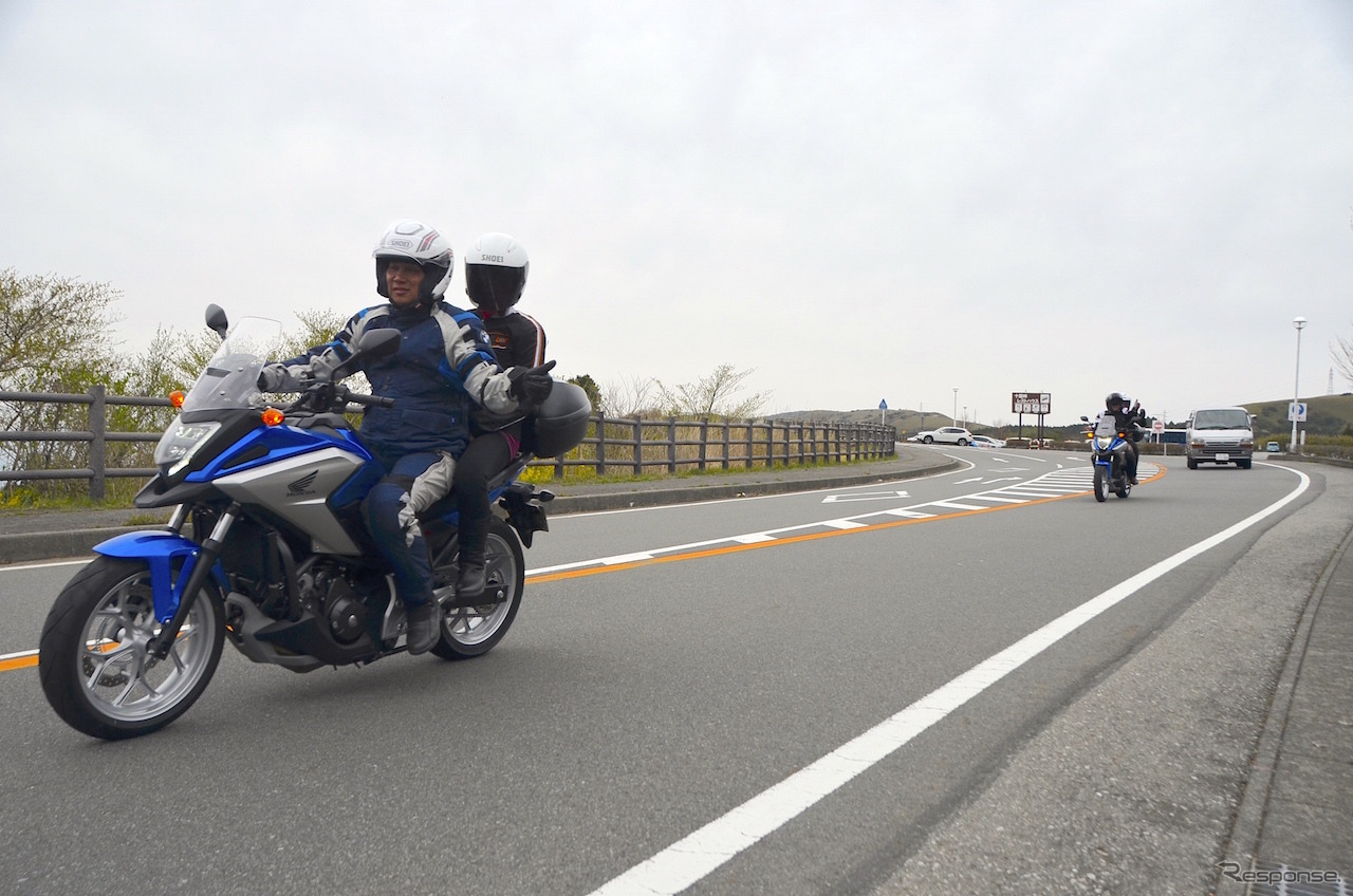 台湾でBMW R1200GS アドベンチャーを所有するファンさんご夫妻。レンタルバイクで日本をツーリング中。台湾でもビッグバイクユーザー急増中だと教えてくれた。