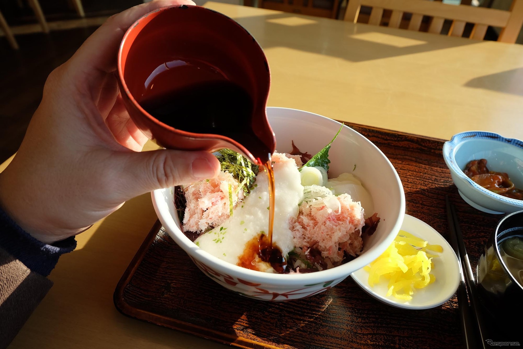 鳥取大砂丘の食堂にて若松葉カニ丼を食す。美味であった。