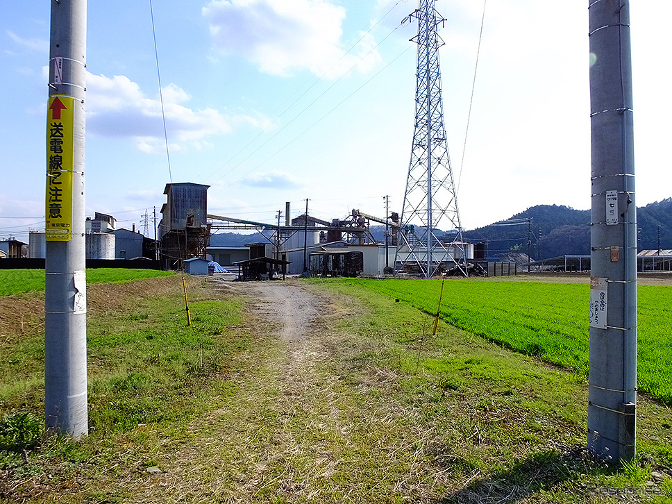 かつて活躍した貨車が置かれている田沢工業。日鉄鉱業専用線の跡もこの付近にある