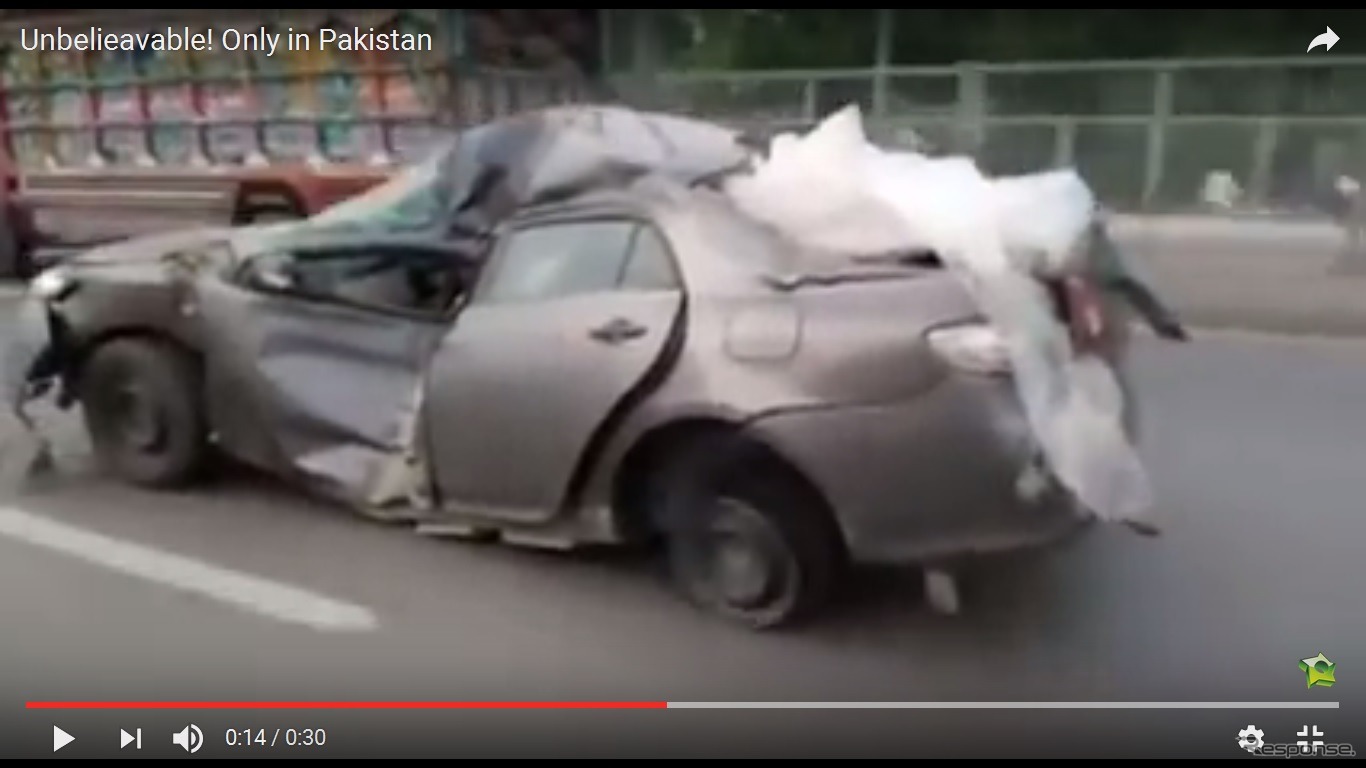 パキスタンで撮影されたトヨタカローラ