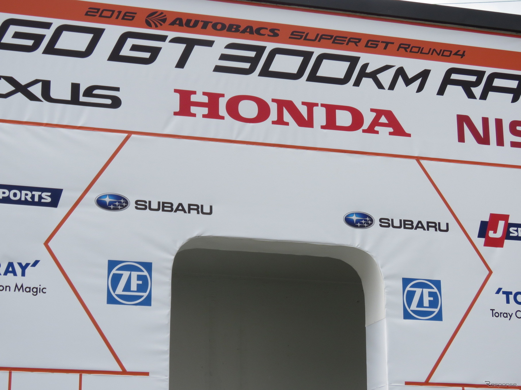 ZF社はSUPER GTにシリーズパートナーとして深く関わっている。
