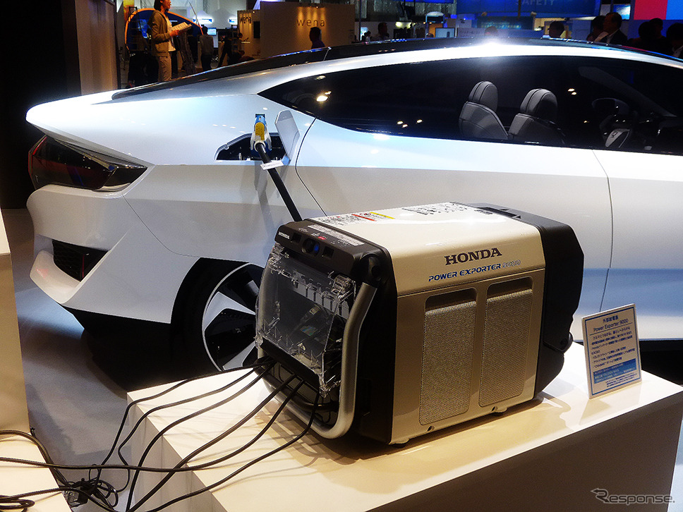 ホンダ外部給電器「Power Exporter 9000」とFCVコンセプトカー「Honda FCV CONCEPT」（CEATEC 2015）