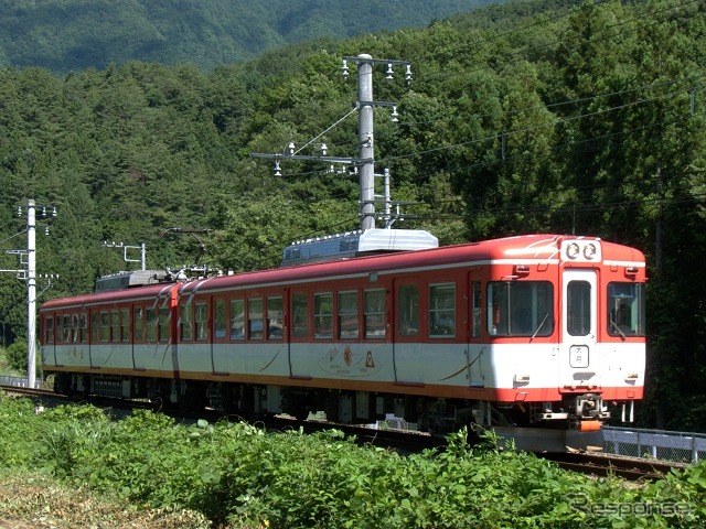 富士急行のピンバッジは「マッターホルン号」をデザインする。