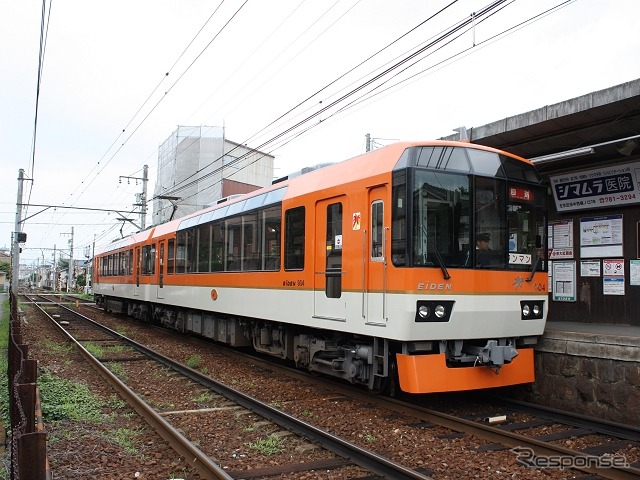 叡山電鉄は「きらら」をベースにしたピンバッジを発売する。
