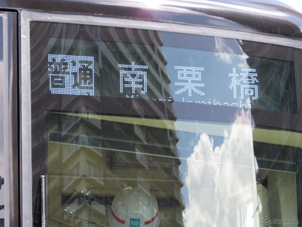 乗入れ先の東武駅名と列車種別を表示した状態。