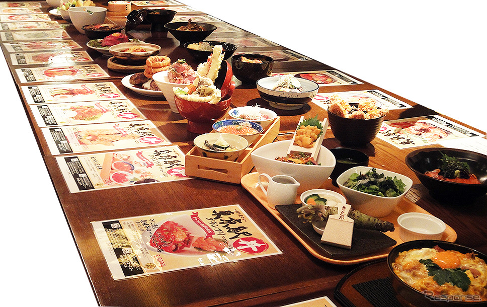 東京駅初開催「～秋を愛でる～東京駅丼グランプリ」（10月11日～11月20日）　先行試食会（10月3日）のようす