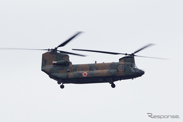 騒音比較に使用された木更津駐屯地所属の大型ヘリ、CH-47JAチヌーク。