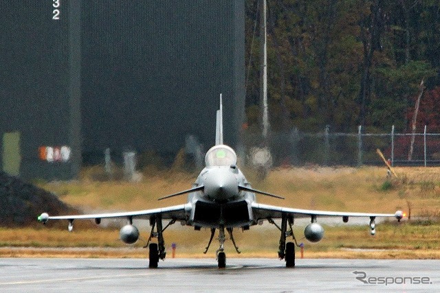 ユーロファイター・タイフーンの機体規模は、F-2やF-16とほぼ同じ。