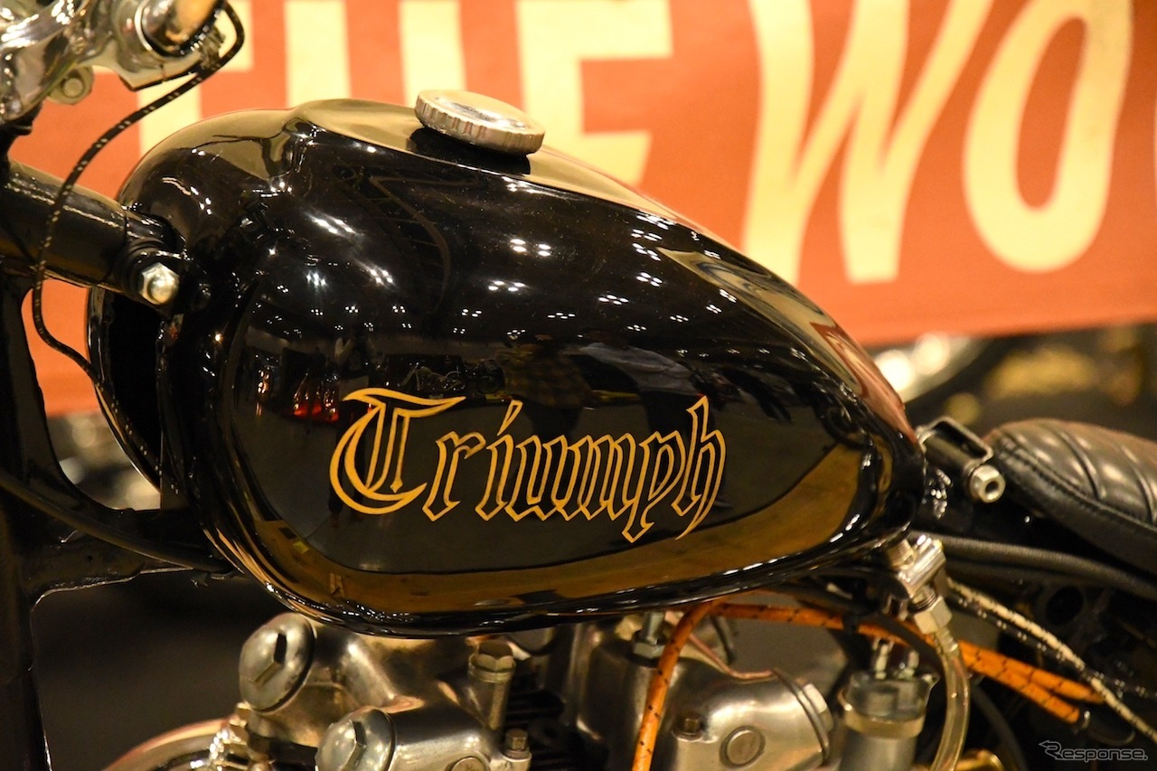 「MYSTICAL TRIUMPH CHOPPERS」と題し集合したヴァーチカルツインたち。