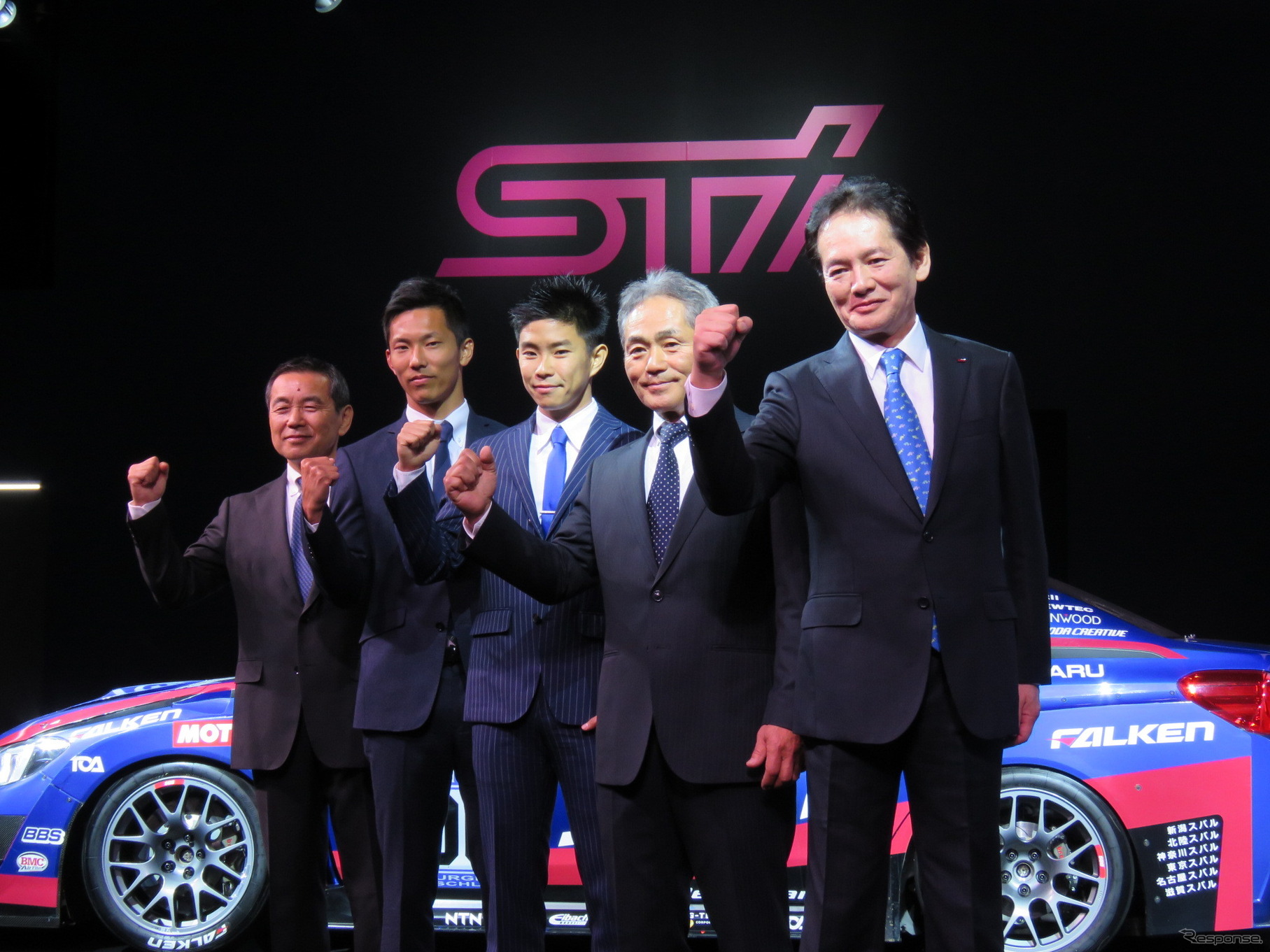 右からSTIの平川社長、辰己氏（GT300総監督）、井口、山内、菅谷氏（ニュル24時間のチーム監督）。