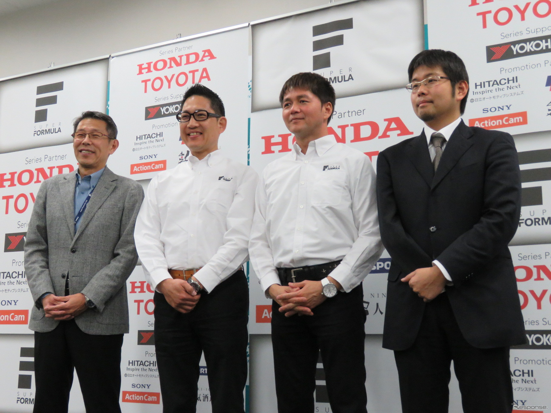 左からSFのシリーズ主宰団体JRPの倉下社長、ピエール北川アナウンサー、本山哲選手、BSフジの大森氏。