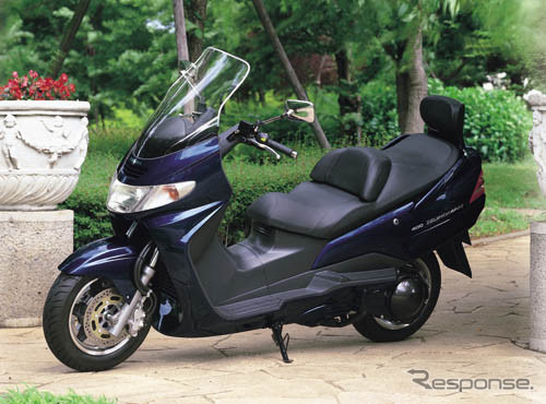 スズキが世界初のCVT搭載バイク『バーグマン650』を発表
