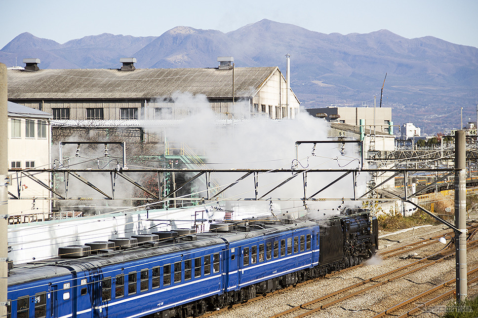 上越線は群馬県内の高崎～水上間でSL列車が運行されている。写真はD51 498がけん引するSL列車。