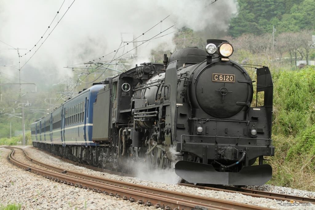 上越線は群馬県内の高崎～水上間でSL列車が運行されている。写真はC61 20がけん引するSL列車。