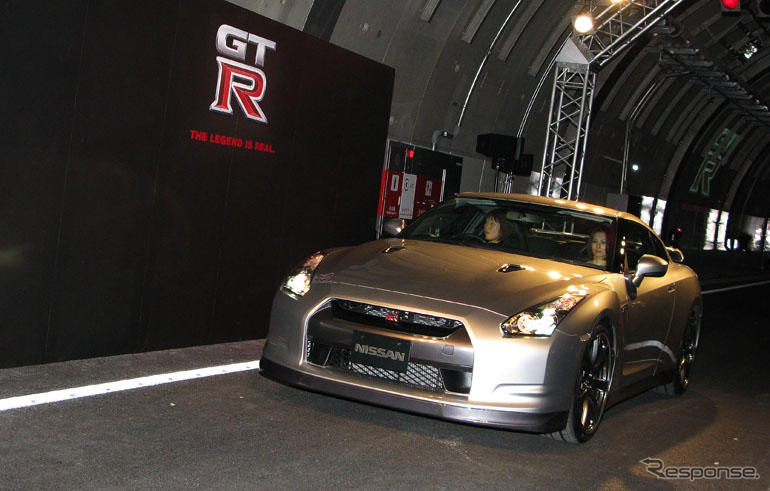 【写真蔵】米倉涼子 × GT-R × 首都高 山手トンネル