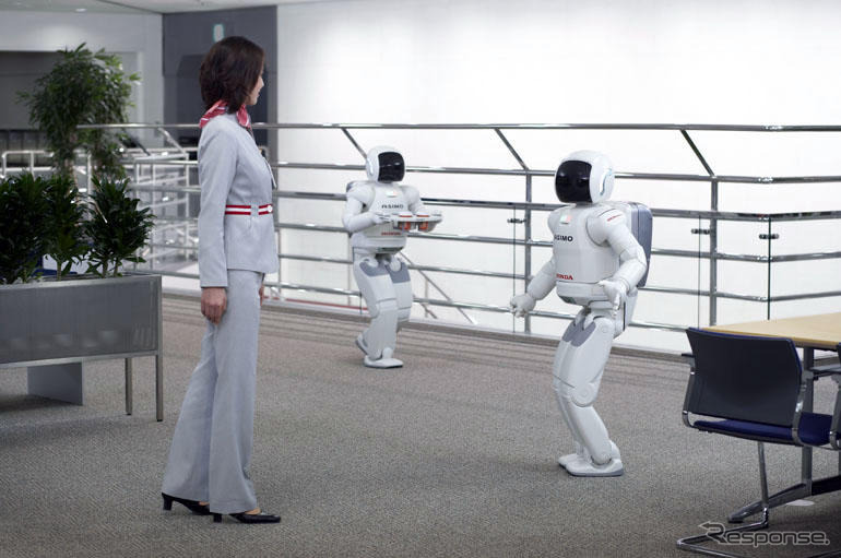 ホンダ ASIMO 複数で協調しながら接客