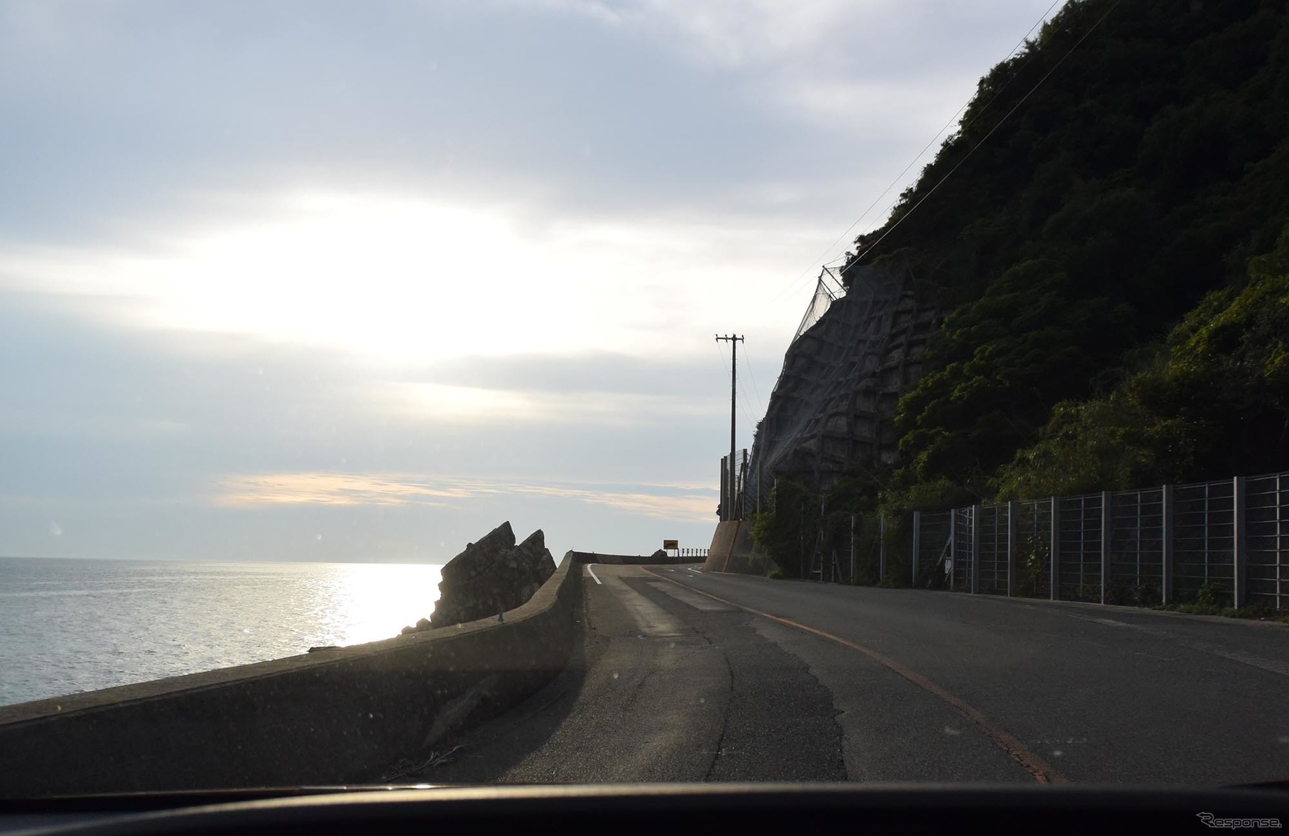 下関から長門市に向かう海沿いの国道191号線を走った。海が綺麗だが、見物のために停まれる場所がほとんどないのが欠点。