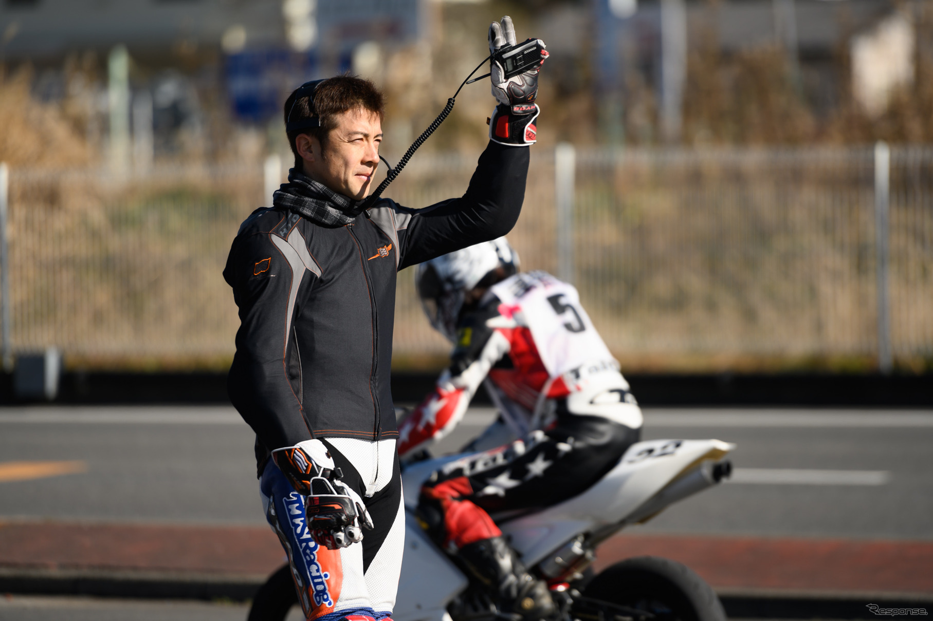 この日のゲスト講師でもあるレーシングライダーの國川浩道さん。