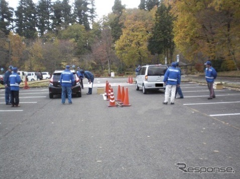 可搬式ナンバー自動読取装置を使った街頭検査（栃木県日光市）