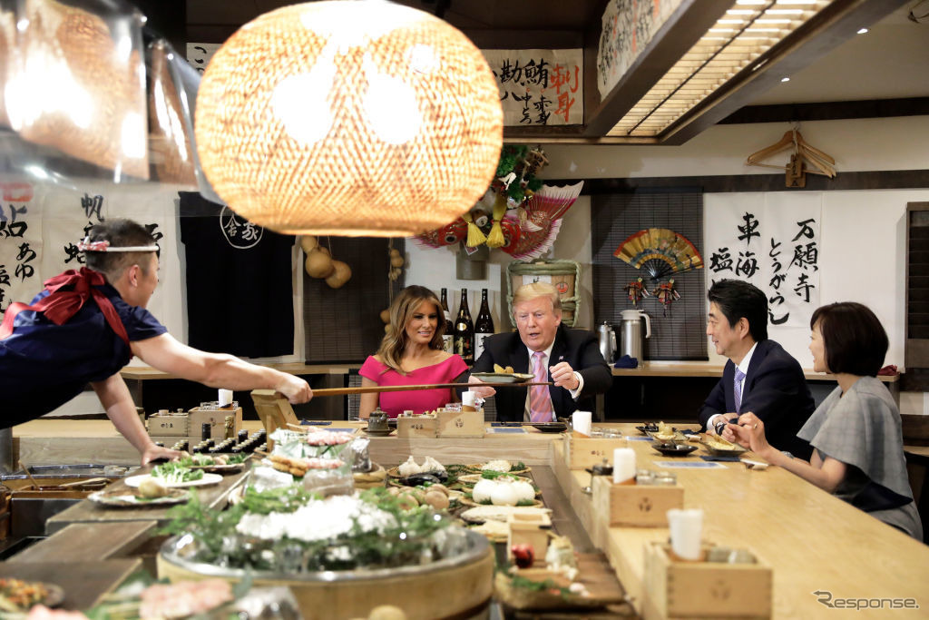 東京六本木の炉端焼きを訪れたトランプ米大統領一行。