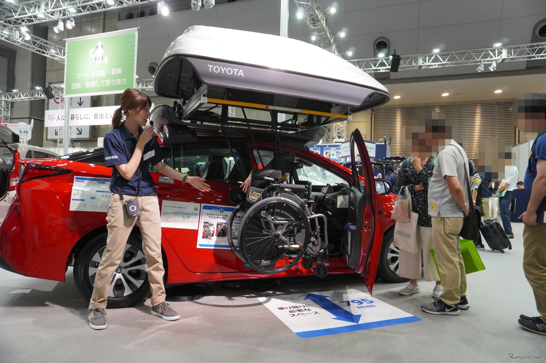 トヨタ・プリウス改良新型ベースの、ウェルキャブシリーズ。ウェルキャリー搭載車（福祉機器展2019）