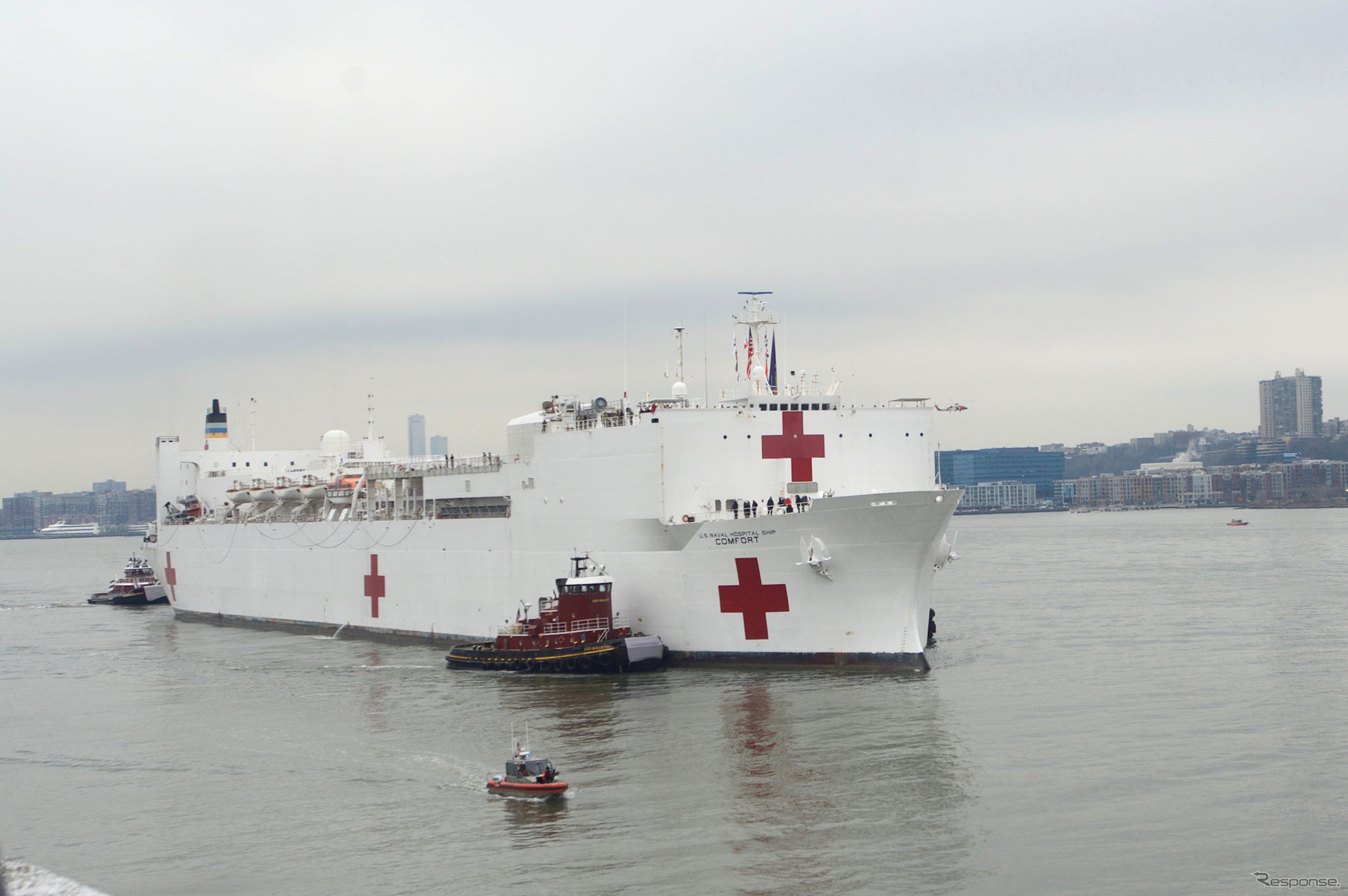 米海軍病院船コンフォート（3月30日、ニューヨーク）