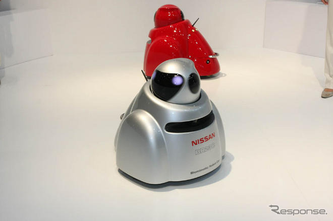 【CEATEC08】写真蔵…日産のロボットカーはハチの動き