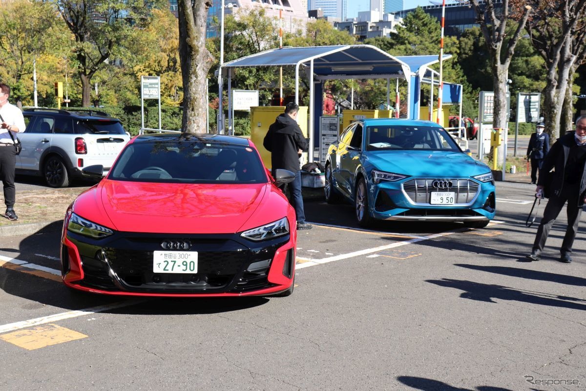 JAIA輸入電動車試乗会：アウディRS e-tron GT（向かって左）とアウディe-tronスポーツバック・クワトロ1st Edition