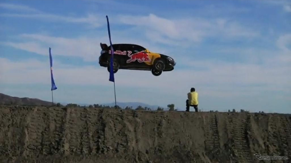 トラビス・パストラーナ選手がインプレッサWRX STIのラリー仕様車で、空中ジャンプのギネス世界記録に挑戦