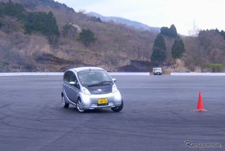 増岡選手の三菱i-MiEVでのデモラン1本目。