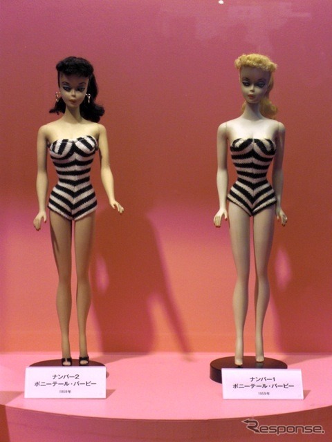 ナンバー1（向かって右）とナンバー2。（C）2010 Mattel, Inc.