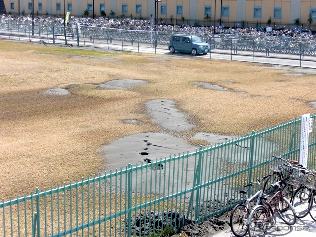 舞浜駅前の液状化（3月25日撮影）