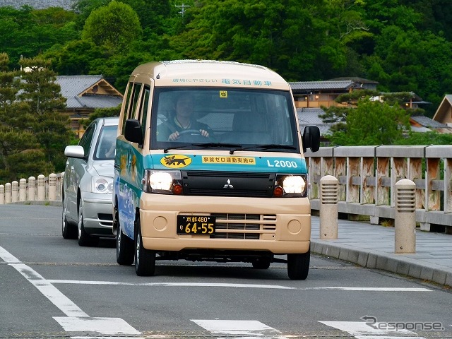 京都嵐山付近を走る三菱ミニキャブMiEV