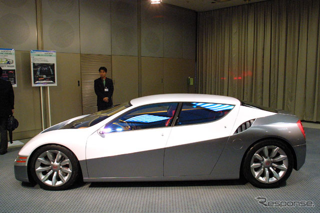 ホンダが2001年の東京モーターショーに出品したデュアルノート