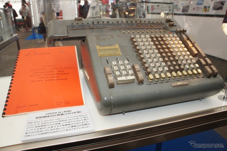 ラップタイム計算は、開業当時そろばんでおこなっていたが、その後に導入された電動機械式計算機