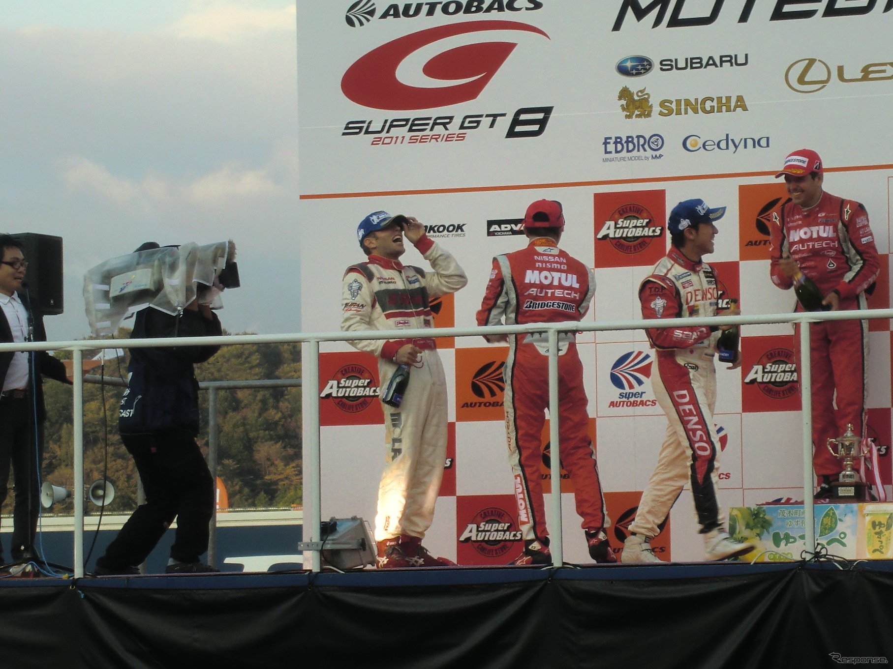 GT500最終戦の表彰台。左からクインタレッリ、本山、石浦（3位）、トレルイエ。