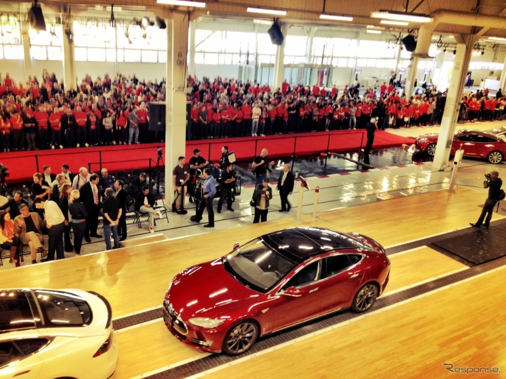 22日、米国で行われたテスラモーターズの新型EV、モデルSの発売記念セレモニー