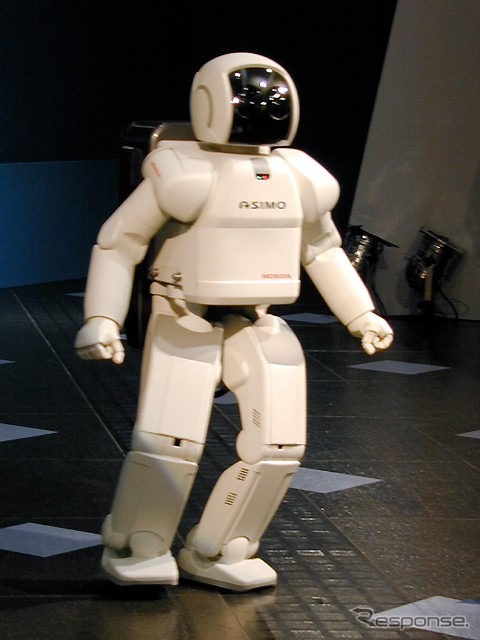 【踊る!! ホンダ】『ASIMO』の「i-WALK」コーナリングを見よ
