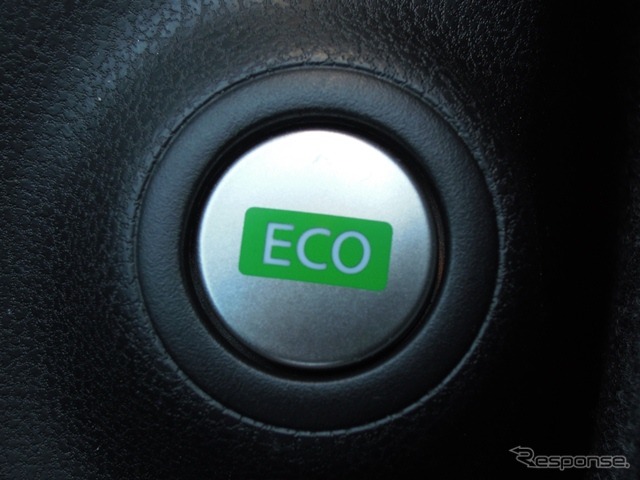 ECOスイッチによって、2種類のエンジン性能が手に入る。
