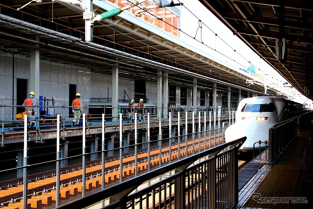 新設工事中の新大阪駅27番線