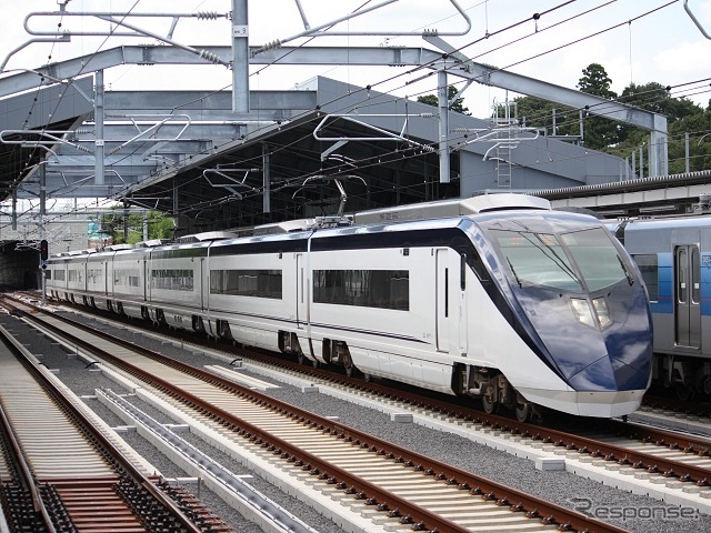 現在のスカイライナーで運用されているAE形。新幹線以外の鉄道では日本最速の160km/h運転を行っている。