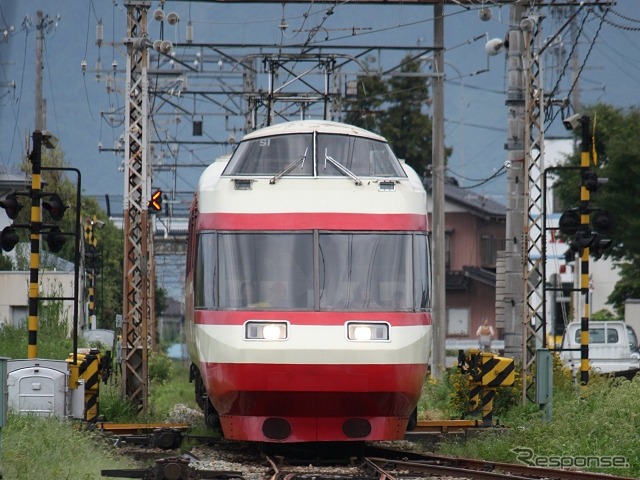 既に引退したロマンスカー車両も対象となる。写真は2012年に小田急線での営業運転を終了した10000形（HiSE）。現在は一部の車両が長野電鉄に譲渡され運用されている。