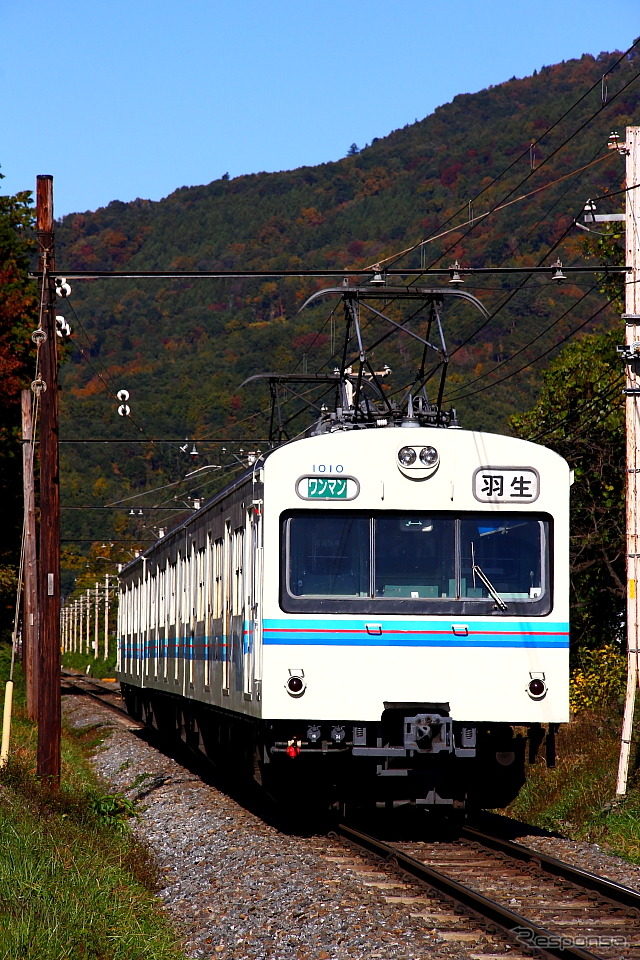 1010号編成は2014年3月に引退する予定。今回の引退記念臨時列車は1001号と1010号をつないだ6両編成で運転される。