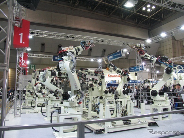 川崎重工業のスポット溶接ロボット