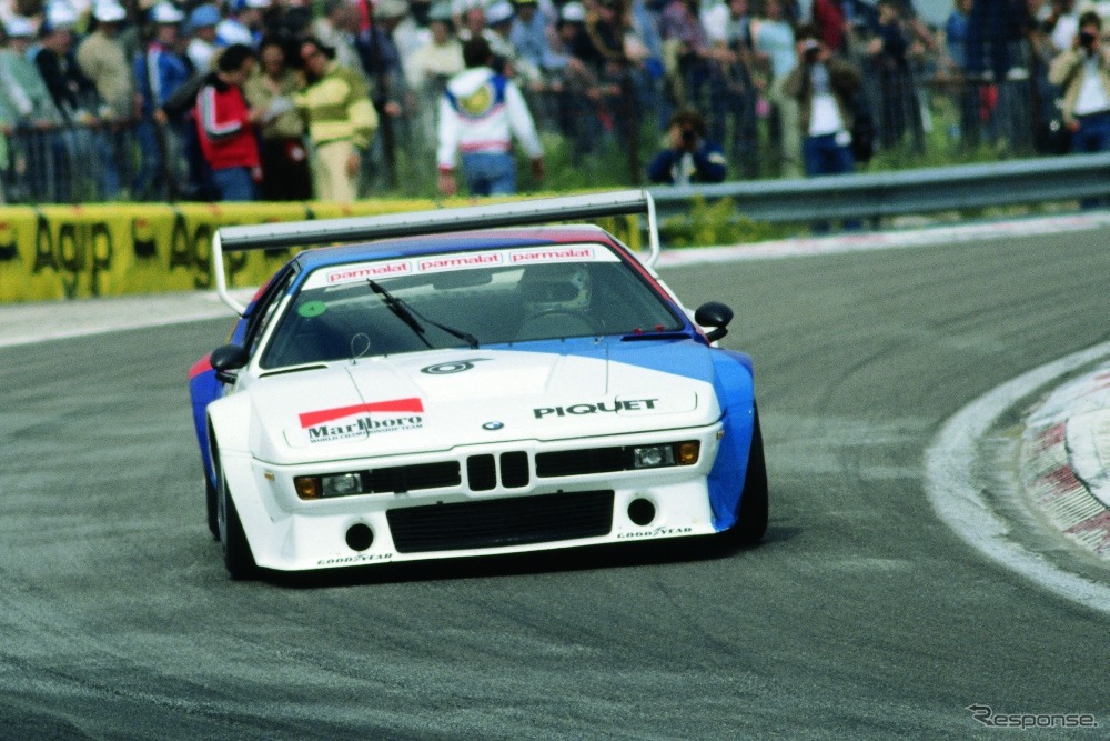 BMW M1のワンメイクレース「プロカー・レース」で走行するM1